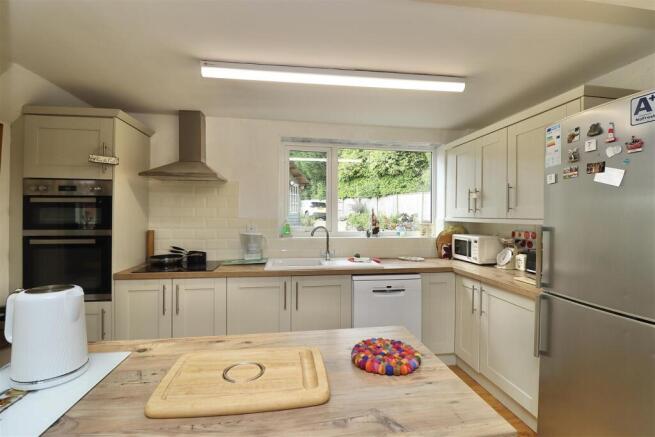 4 bed Semi-Detached for sale Image 5