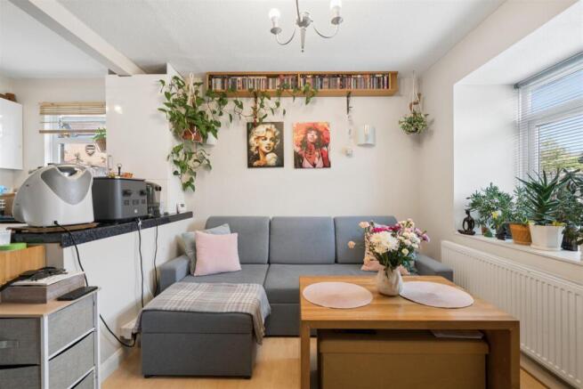 22 Willow View SW19 reception 2.jpg