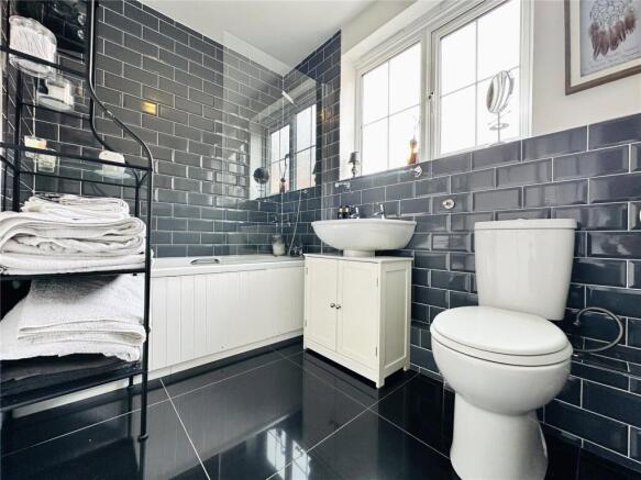 2 bed Apartment to rent Image 8