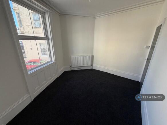 2 bed Flat to rent Image 5