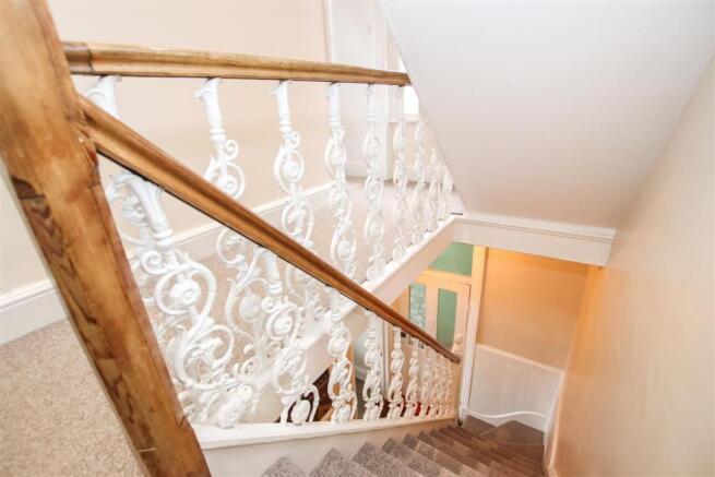 FIRST FLOOR LANDING
