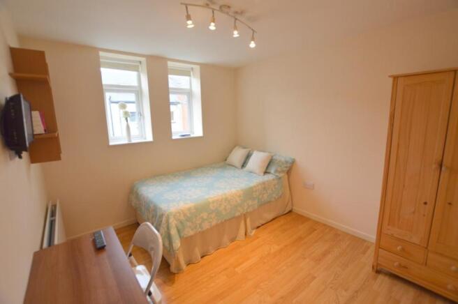 16 Fifth Avenue Yellow Bedroom.JPG