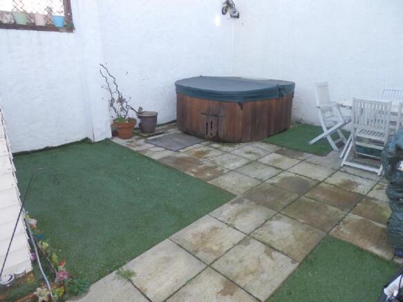 REAR GARDEN/JACUZZI