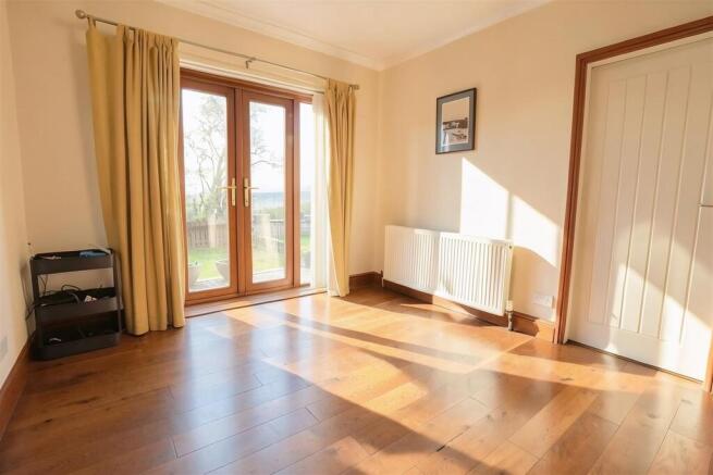 3 bed Semi-Detached for sale Image 8