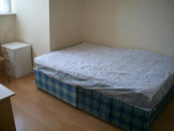 4 bed Terraced to rent Image 8