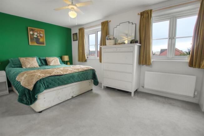 3 bed Semi-Detached for sale Image 7