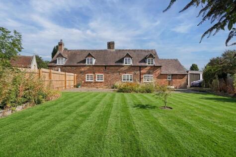 Bicester Road, Oakley, HP18