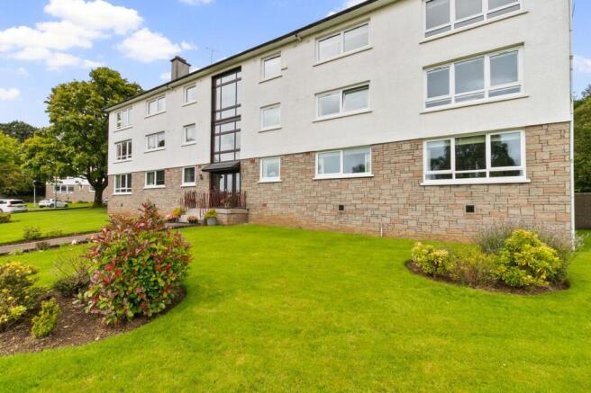 2-bed flat on Buchanan Drive, Newton Mearns, G77, £240,000