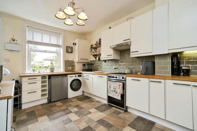 2 bed Terraced for sale Image 8