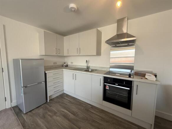 2 bed Apartment to rent Image 6