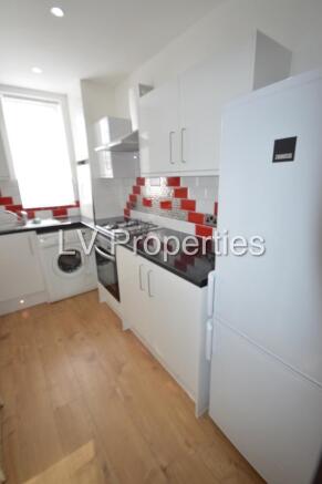 3 bed Terraced to rent Image 6