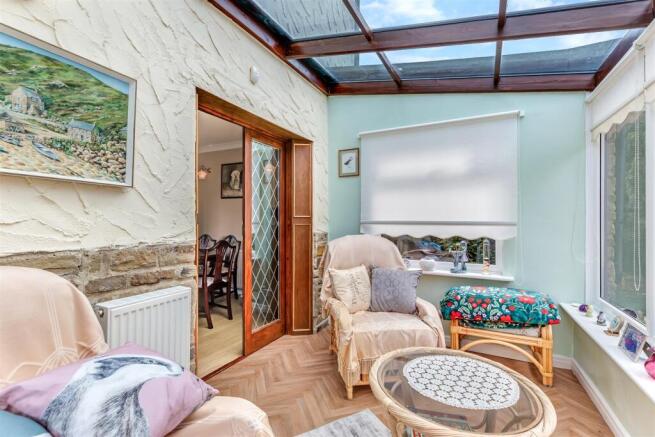 4 bed House for sale Image 8