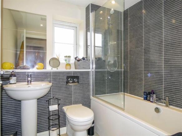 FAMILY BATHROOM