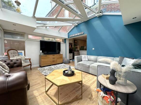 Wonderful Family Garden Room 471