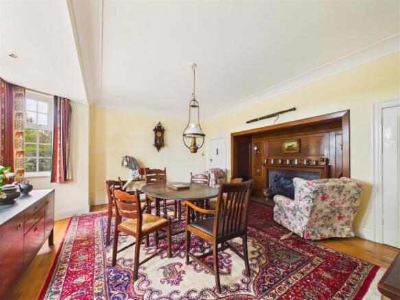 4 bed Detached for sale Image 8