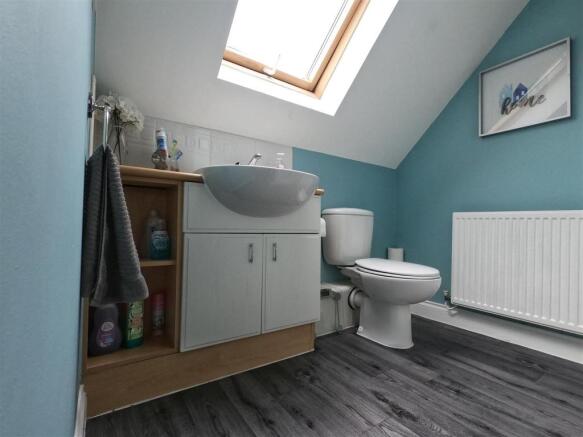 Shower Room upstairs.jpeg