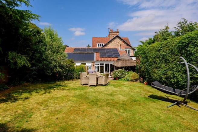 5 bed House for sale Image 4