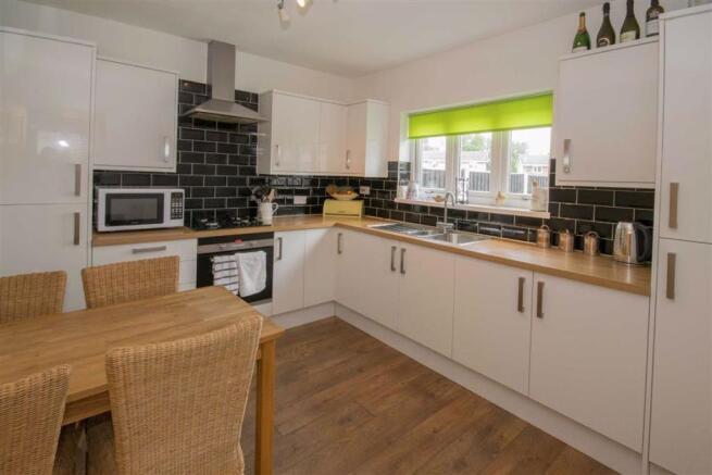 KITCHEN / DINER