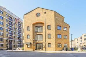 Flat 4, 121 Carronade House, Wapping High Street, London E1W 2NX