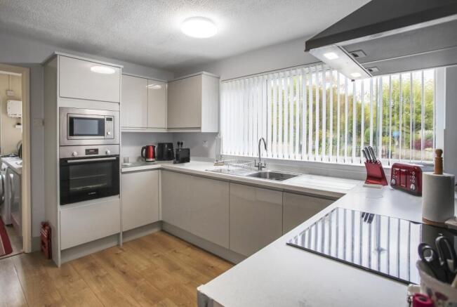 Dikler Close, Bourton-on-the-Water, Cheltenham, Gloucestershire. GL54 2PS photo 4