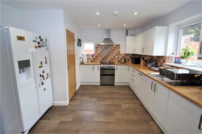 Kitchen/ Dining Room