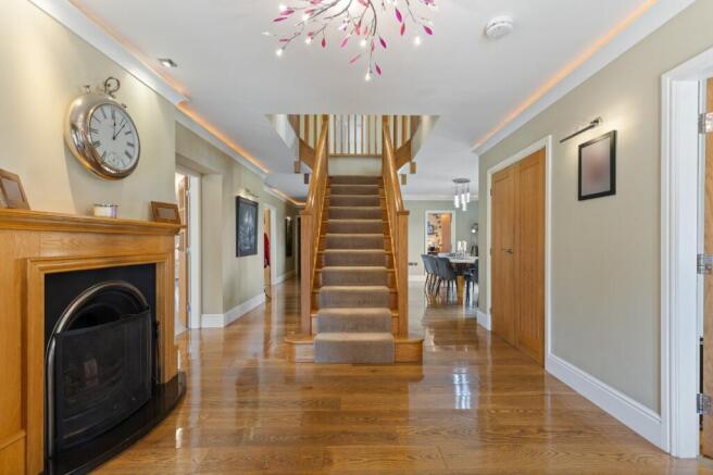 6 bed Detached for sale Image 7