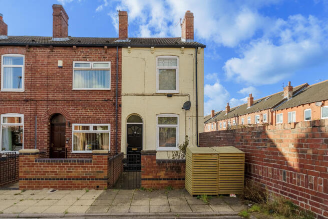 2-bed terraced on Dalton Terrace, Castleford, Wakefield, £160,000