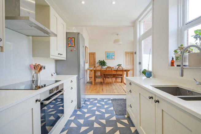 Kitchen / Dining 