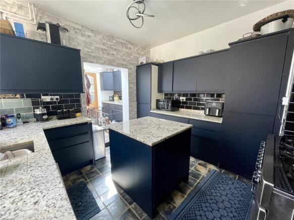 8 bed House for sale Image 4