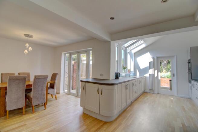 Kitchen1.jpg