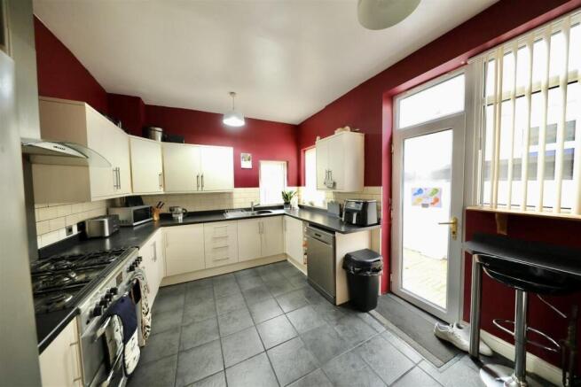 3 bed Terraced for sale Image 6
