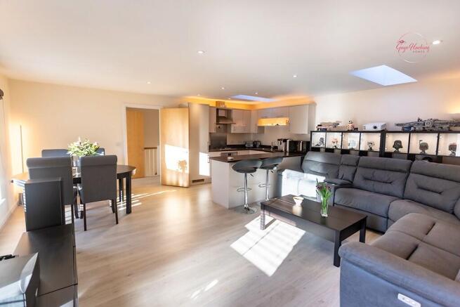 Living room/dining/k