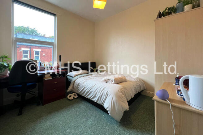 6 bed Terraced to rent Image 8