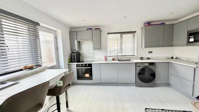 3 bed Semi-Detached for sale Image 4