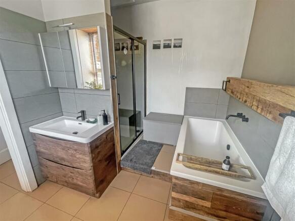 bathroom 2.jpg