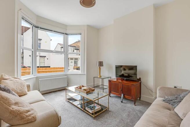 06-e3f4JHPropWpen - 12 Southey Street - 2-small.jp