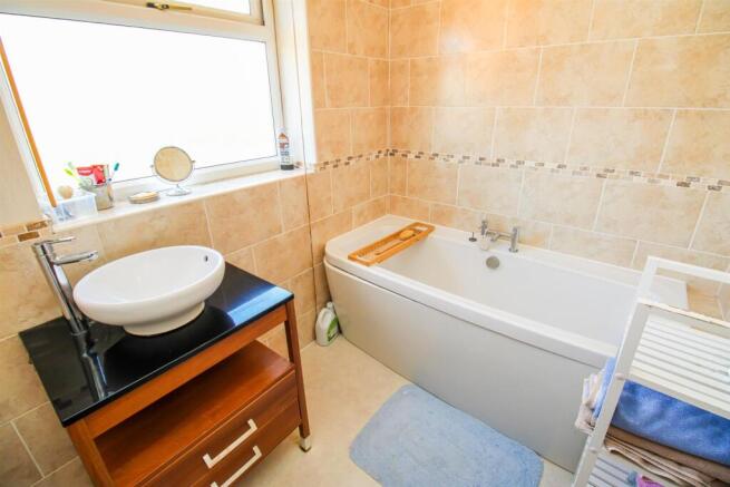 3 bed Semi-Detached for sale Image 10