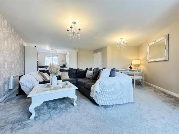 2 bed Apartment to rent Image 5