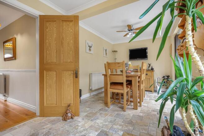 4 bed Detached for sale Image 6