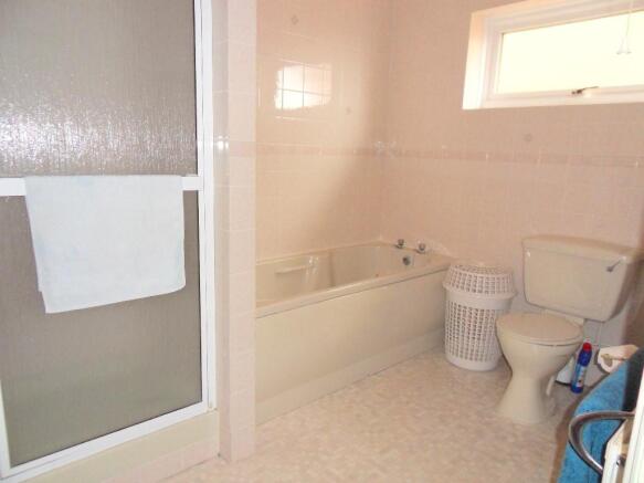 BATH/SHOWER ROOM