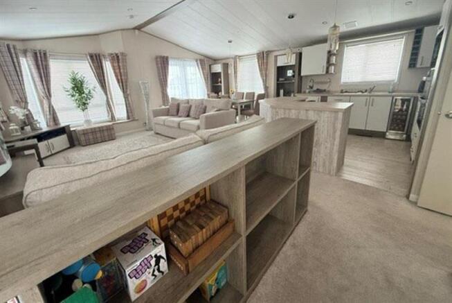 3-bed caravan on Tattershall Lakes Country Park – Lincolnshire, £106,995