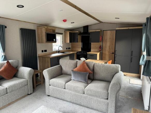 Lounge - Dining -...