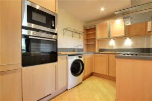 69, Luscinia View, Reading RG1 8AE