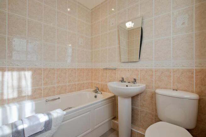 2 bed Apartment for sale Image 6