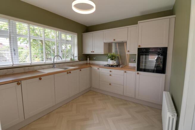 3 bed Semi-Detached for sale Image 4