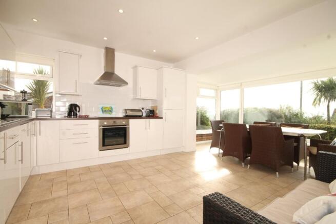 Kitchen/Dining Area