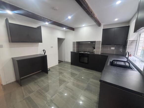 3 bed House to rent Image 3