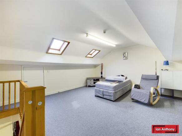 LOFT ROOM