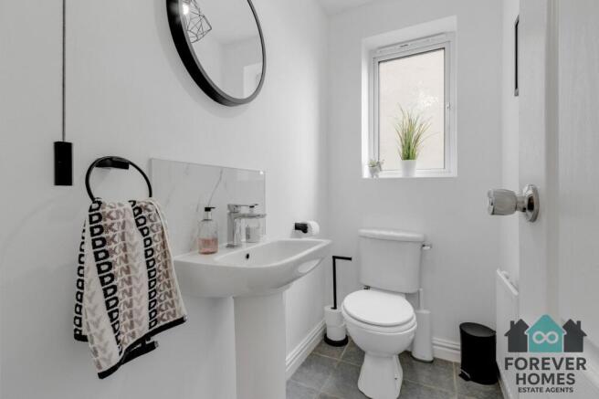 4 bed Detached for sale Image 8
