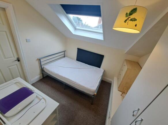 9 bed Detached to rent Image 6